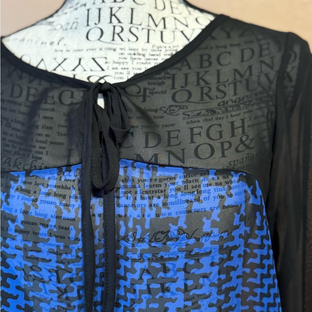 Romeo & Juliet Couture Black and Blue Blouse - Picture 3 of 6
